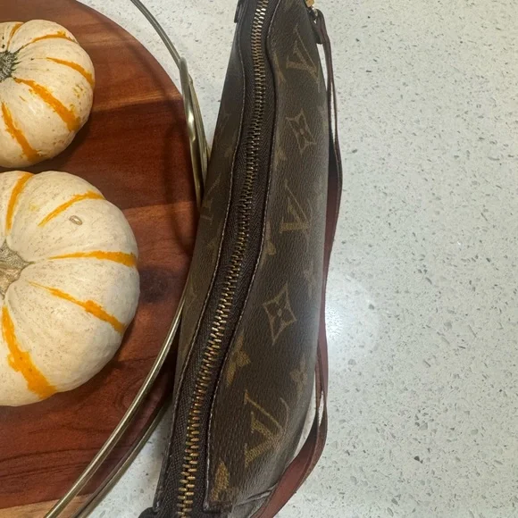 SOLD Vintage Louis Vuitton Monogram Pochette Accessoires with COA - Picture 10 of 15